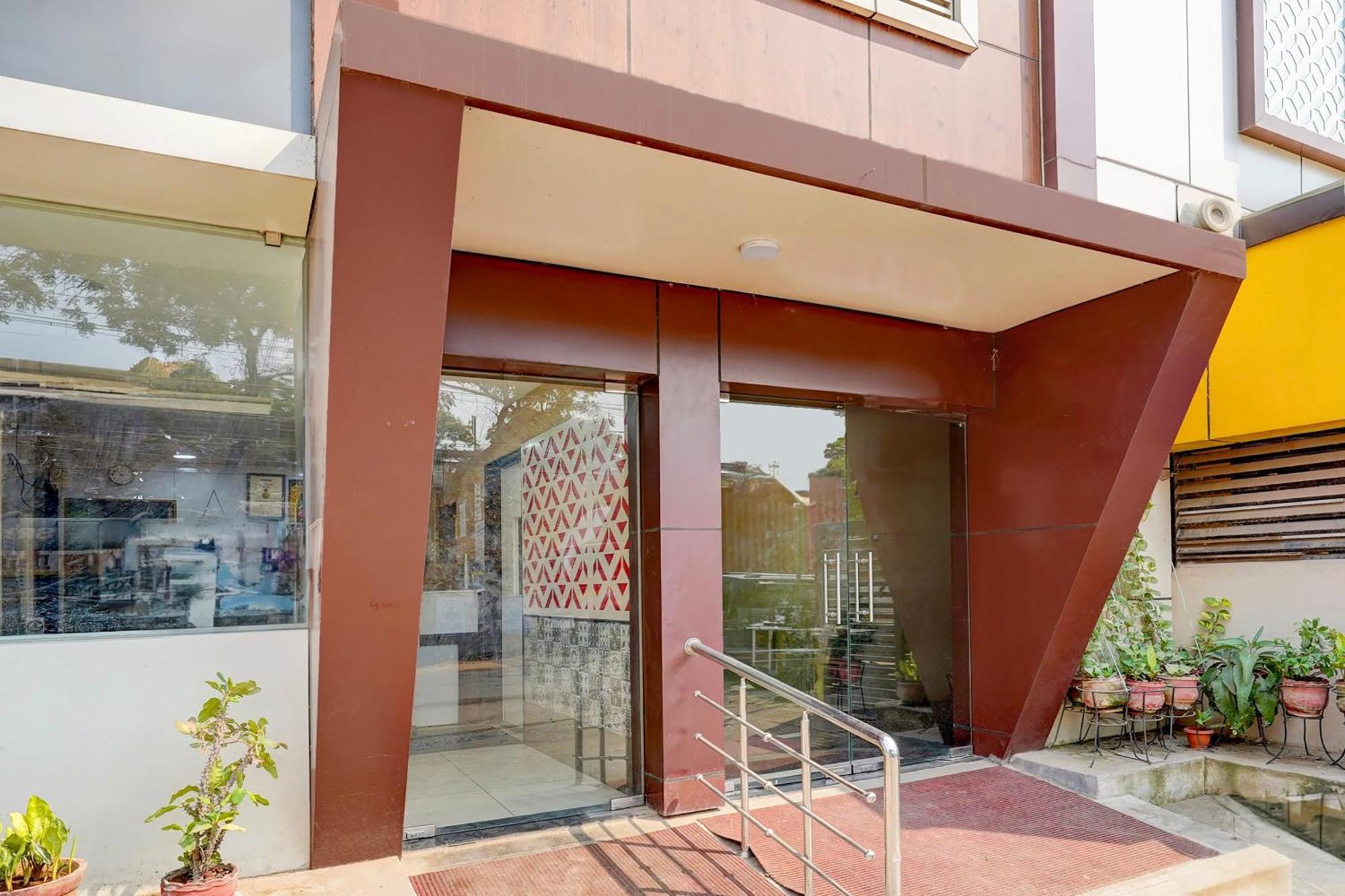 Super Hotel O Perungalathur Near Bus Stand Chennai Bagian luar foto