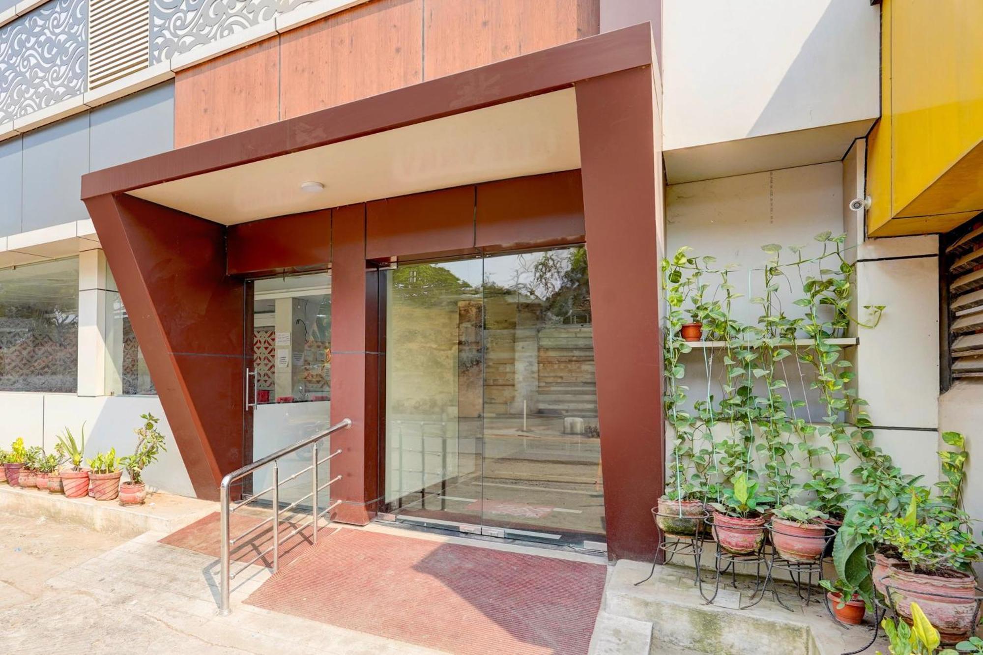 Super Hotel O Perungalathur Near Bus Stand Chennai Bagian luar foto