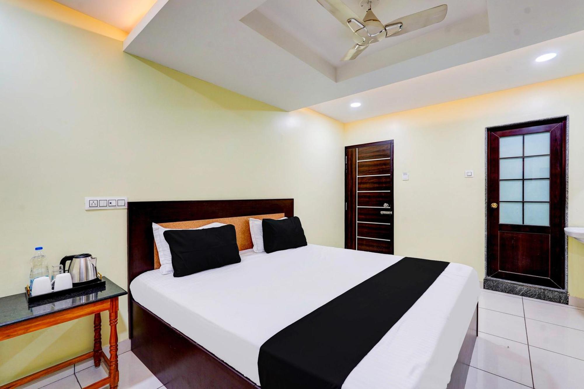Super Hotel O Perungalathur Near Bus Stand Chennai Bagian luar foto